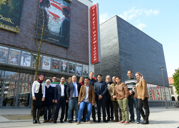 Team mit Protagonisten bei Premiere in Bremerhaven